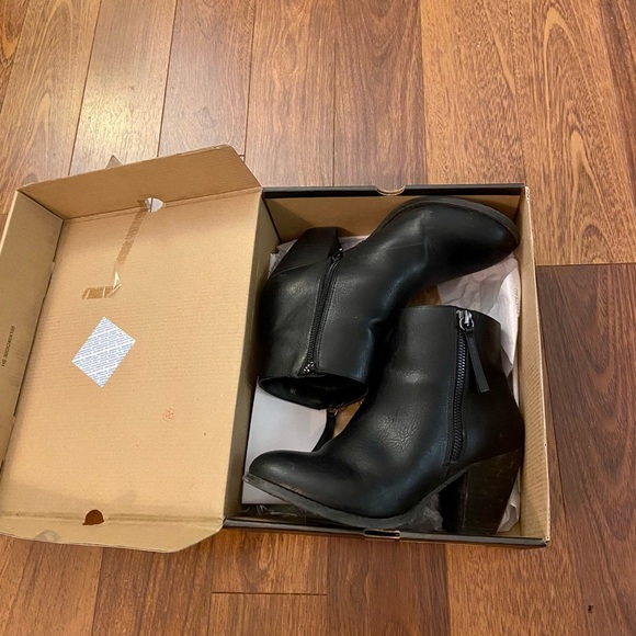 Le Chateau ankle boots - Picture 1 of 2